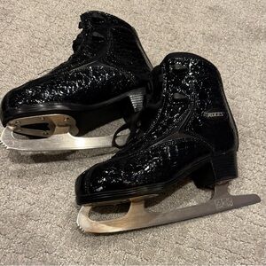 Roces Women's Reptile Ice Skates - 8